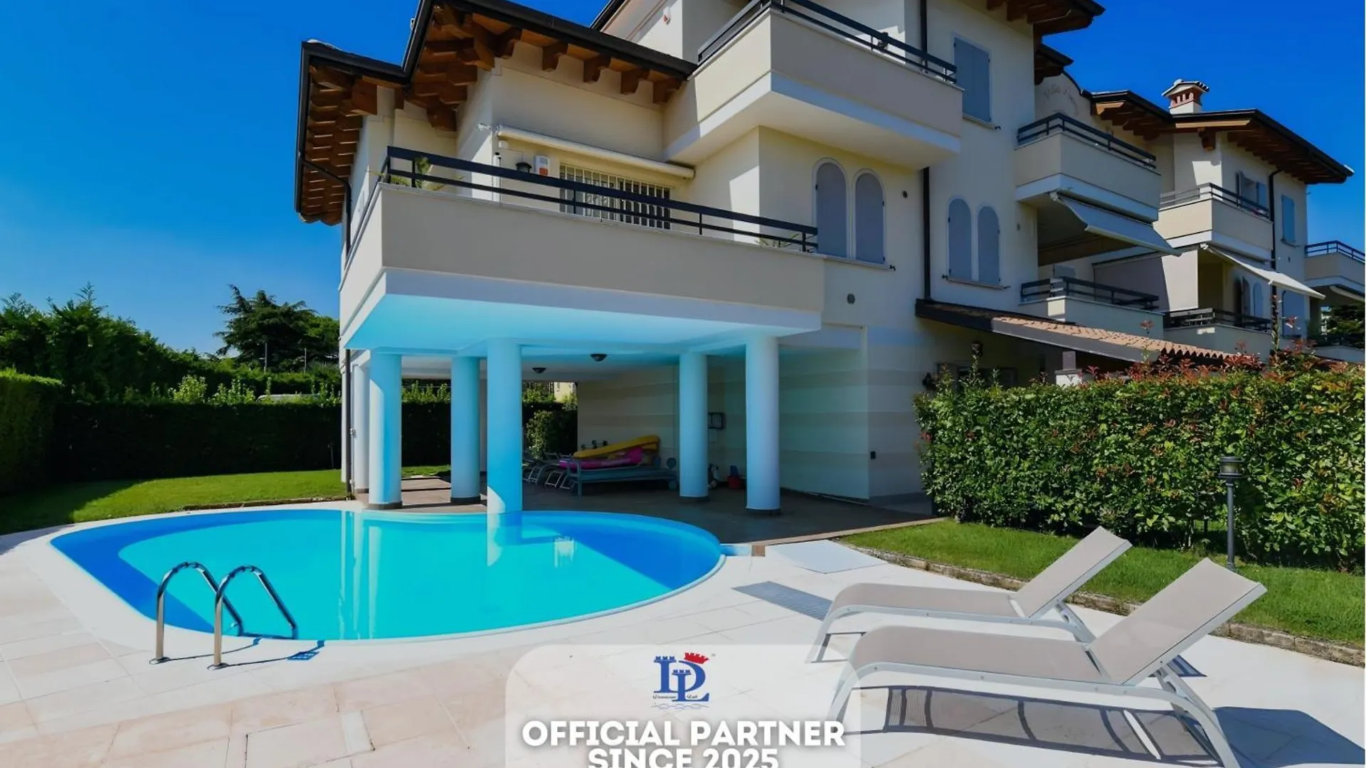 Desenzanoloft Official Partner Marriott Homes & Villas - Bea House, Sirmione With Private Garden And Share Pool