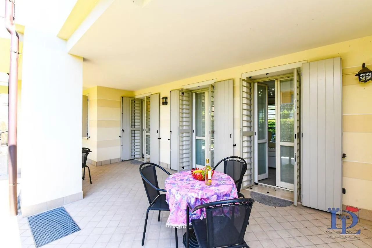 Desenzanoloft Official Partner Marriott Homes & Villas - Bea House, Sirmione With Private Garden And Share Pool