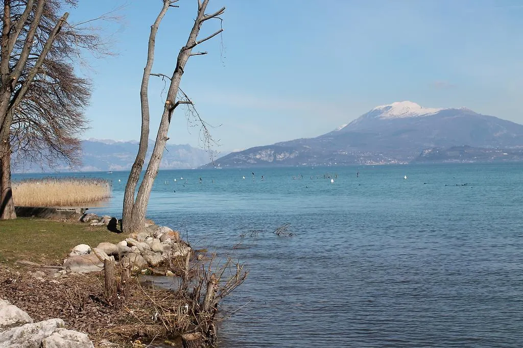 Desenzanoloft Official Partner Marriott Homes & Villas - Bea House, Sirmione With Private Garden And Share Pool