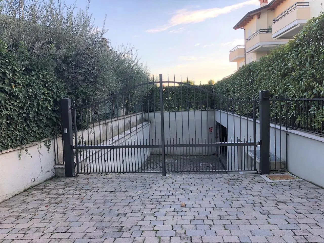 Apartment Desenzanoloft Official Partner Marriott Homes & Villas - Bea House, Sirmione With Private Garden And Share Pool