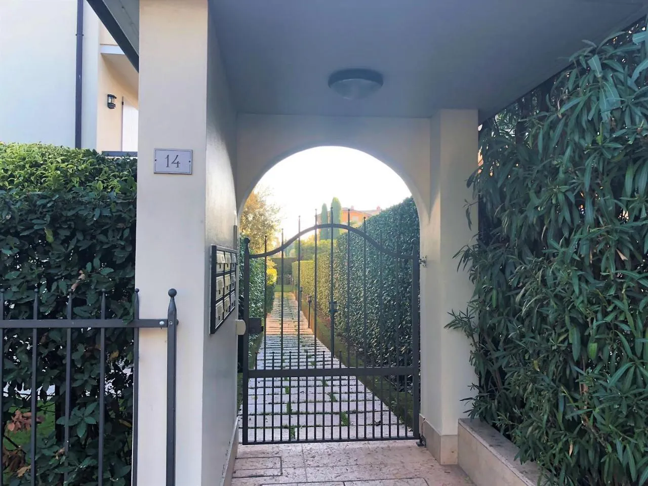 Desenzanoloft Official Partner Marriott Homes & Villas - Bea House, Sirmione With Private Garden And Share Pool Italien