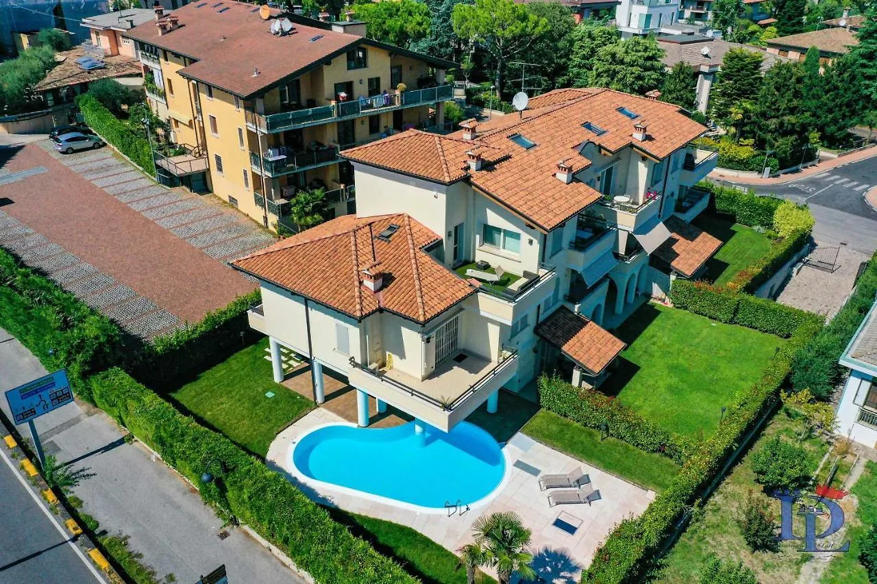 Desenzanoloft Official Partner Marriott Homes & Villas - Bea House, Sirmione With Private Garden And Share Pool