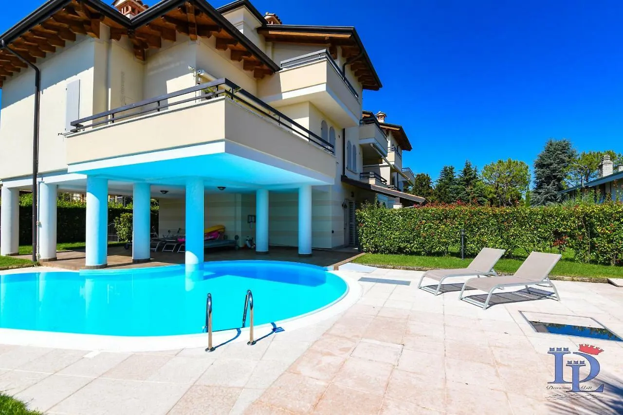 Apartment Desenzanoloft Official Partner Marriott Homes & Villas - Bea House, Sirmione With Private Garden And Share Pool