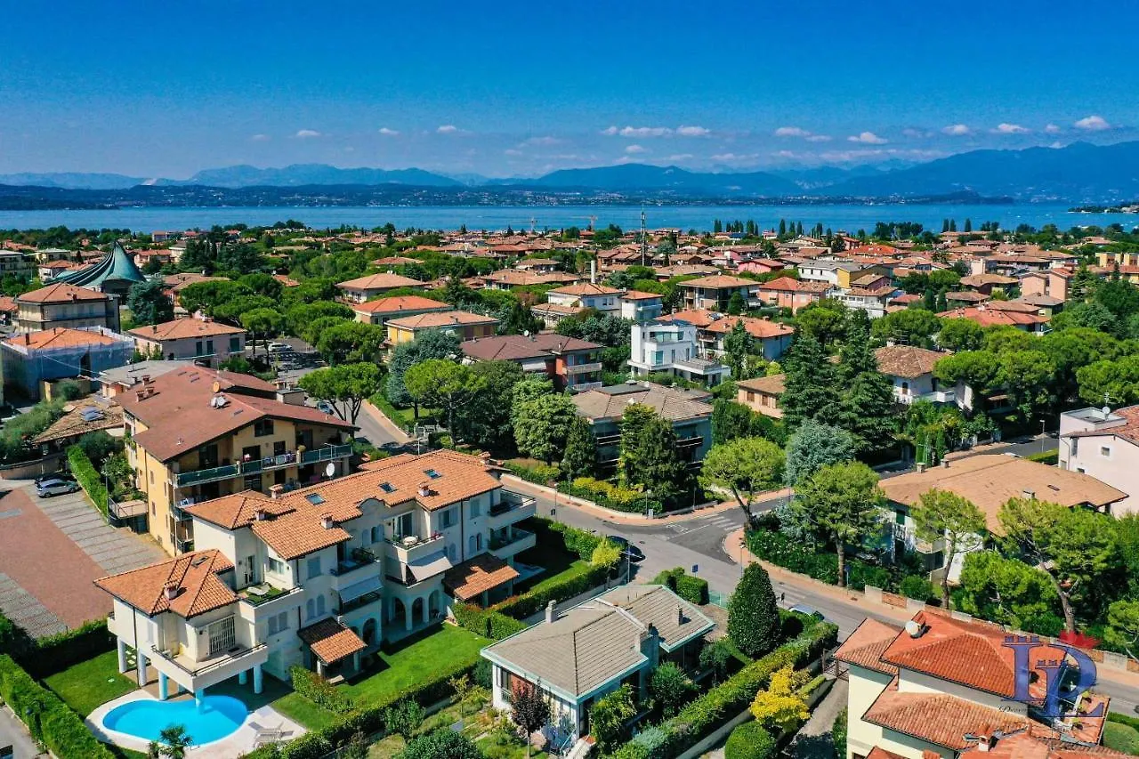 Desenzanoloft Official Partner Marriott Homes & Villas - Bea House, Sirmione With Private Garden And Share Pool Apartment