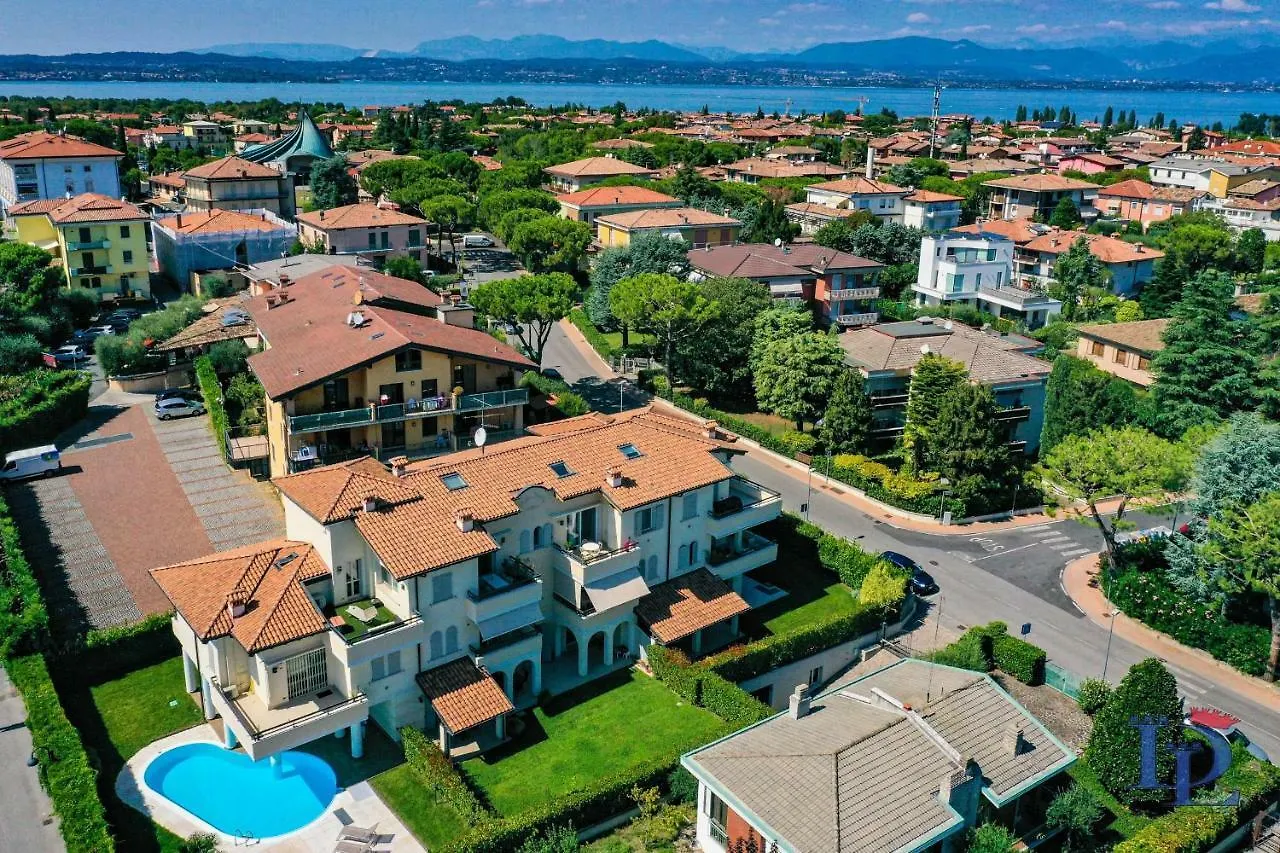 Apartment Desenzanoloft Official Partner Marriott Homes & Villas - Bea House, Sirmione With Private Garden And Share Pool Italien