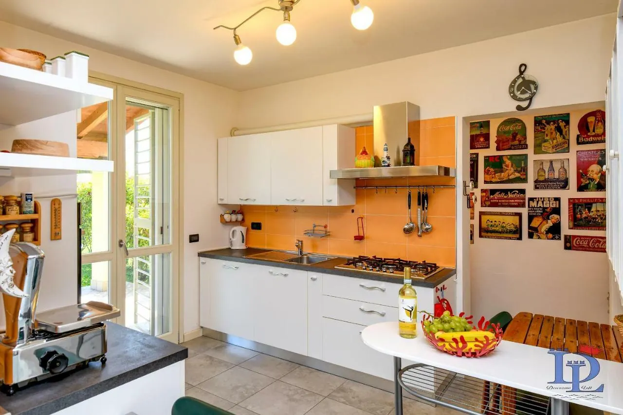 Apartment Desenzanoloft Official Partner Marriott Homes & Villas - Bea House, Sirmione With Private Garden And Share Pool